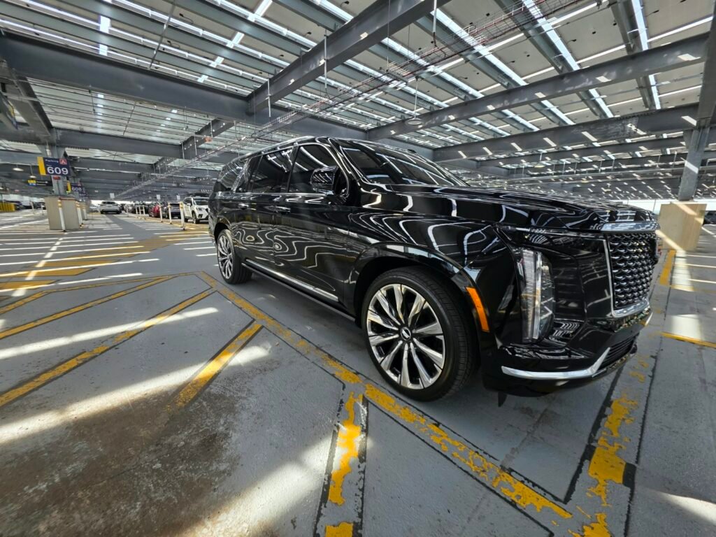 Cadillac Escalade ESV exterior