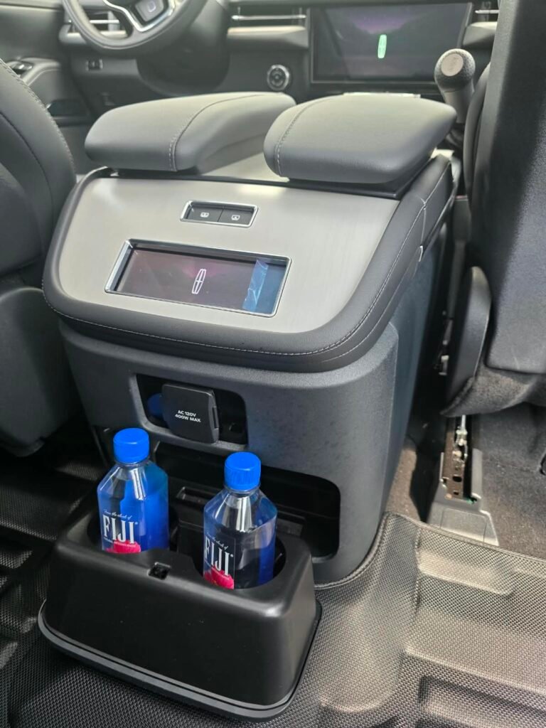 Lincoln Navigator L interior